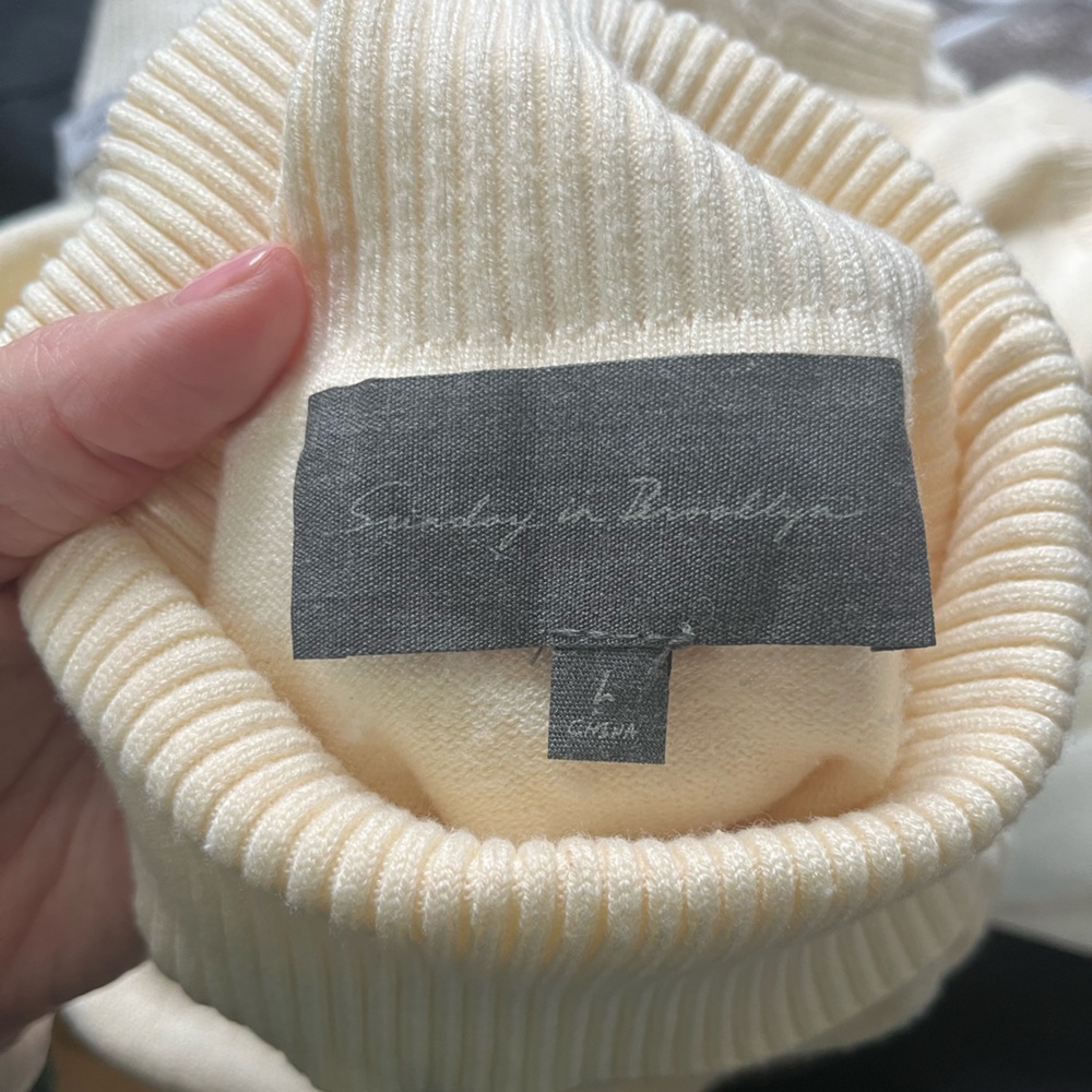 LIKE NEW - Anthropologie Sunday in Brooklyn Turtleneck Sweater - Size Large - Picture 6 of 6
